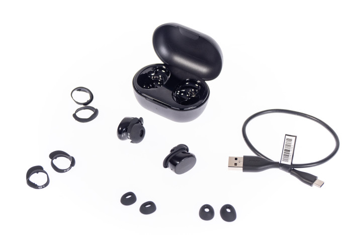 Boses Quiet Comfort Earbuds 3 mit allem Zubehör (Bild: Martin Wolf/Golem.de)