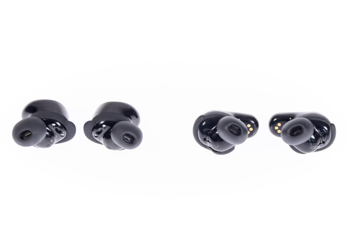 Links die Quiet Comfort Earbuds 3, rechts die Quiet Comfort Earbuds II (Bild: Martin Wolf/Golem.de)