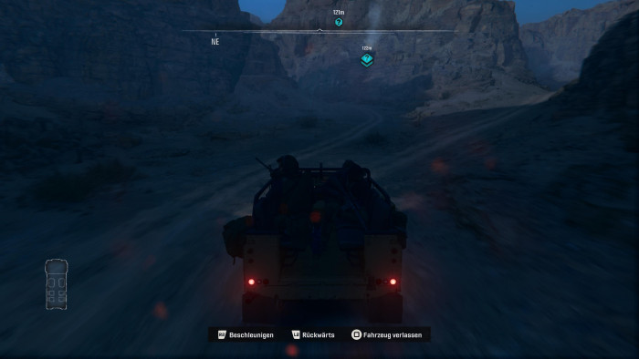 Durch die karge Wüste fahren wir mit einem steuerbaren Auto, zu Fuß wären die Wege zu lang. (Bild: Activision / Screenshot: Golem.de)