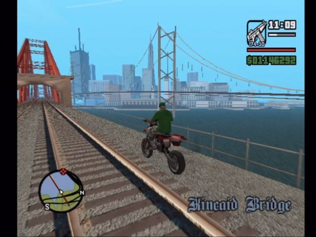 Mit dem Motorrad auf dem Weg nach San Fierro. Man erkennt sofort, dass San Francisco Pate stand. (Bild: Moby Games)