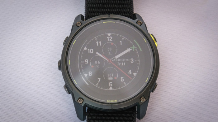 Im Optionenmenü können wir weitere Zifferblätter laden. (Bild: Steinlechner / Golem.de)