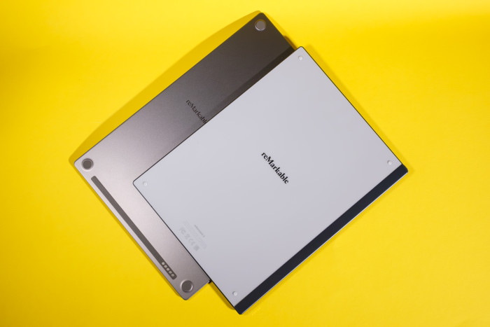 Verglichen mit dem Remarkable 2 ist das Paper Pro merklich größer. (Bild: Tobias Költzsch/Golem.de)