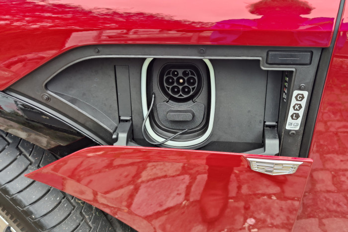 Die maximale Ladeleistung bei Gleichstrom beträgt 190 kW. Bei Wechselstrom sind es 22 kW.  (Foto: Friedhelm Greis/Golem.de)