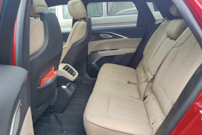 Ein Radstand von 3,01 m soll ausreichend Beinfreiheit im Fond garantieren.  (Foto: Friedhelm Greis/Golem.de)