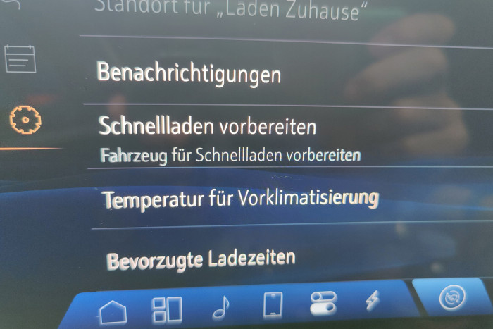 Der Akku lässt sich automatisch und manuell vorkonditionieren.  (Foto: Friedhelm Greis/Golem.de)