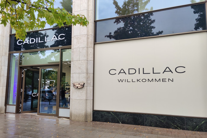 Cadillac hat am Frankfurter Goetheplatz einen Ausstellungsraum eröffnet. Weitere sollen in Deutschland folgen.  (Foto: Friedhelm Greis/Golem.de)