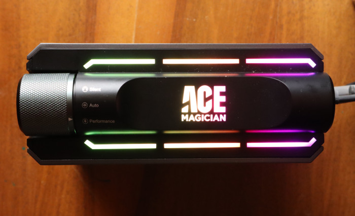 Die RGB-Beleuchtung ist relativ dezent. (Bild: Johannes Hiltscher/Golem.de)