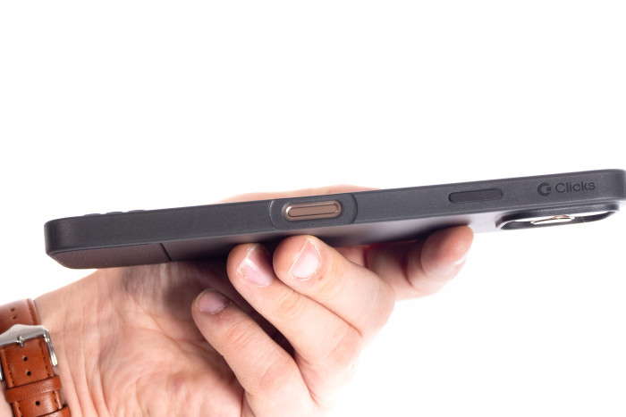 Für die Kamerataste wurde eine Aussparung in der Hülle gelassen. (Bild: Andrea Mauer/Golem.de)