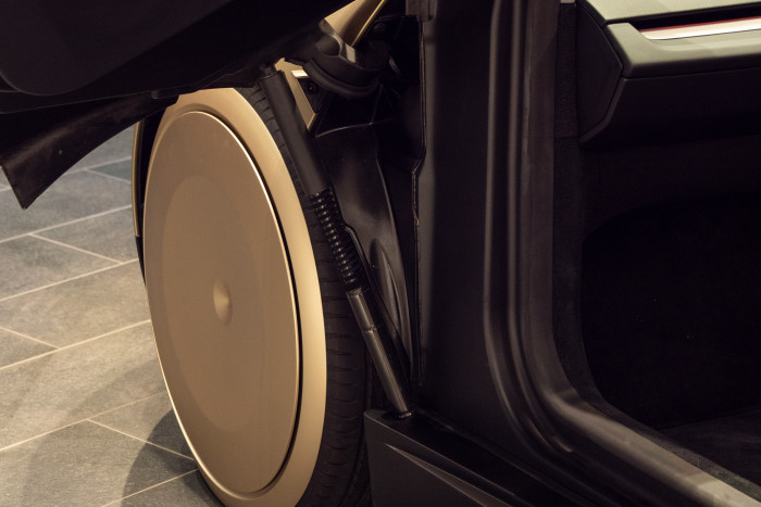 Die Türen sind an der A-Säule befestigt. (Foto: Martin Wolf)