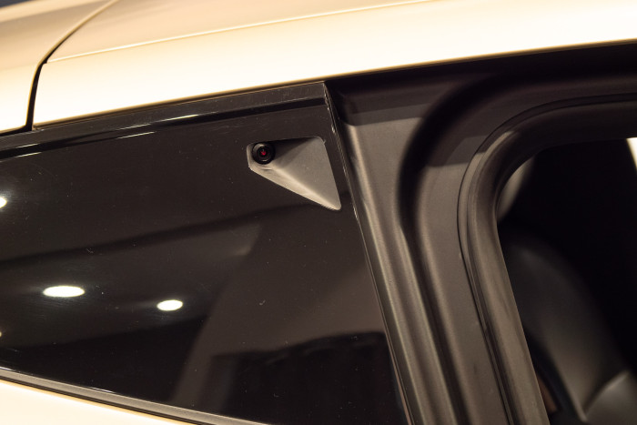 Das Cybercab verfügt weder über Laserscanner noch über Radare. Die Umgebung wird mit acht Kameras überwacht. (Foto: Martin Wolf)