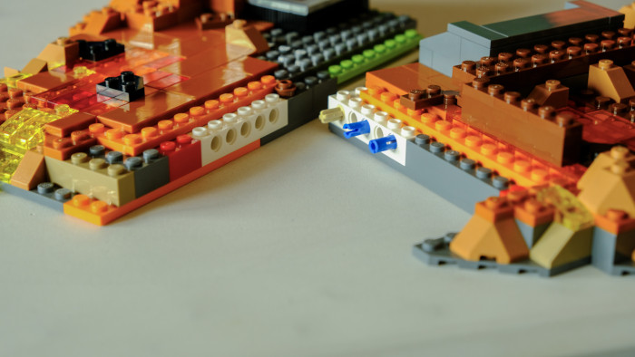 Lego Barad-Dur 10333 im Aufbau (Bild: Oliver Nickel/Golem.de)