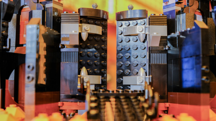 Lego Barad-Dur 10333 im Aufbau (Bild: Oliver Nickel/Golem.de)