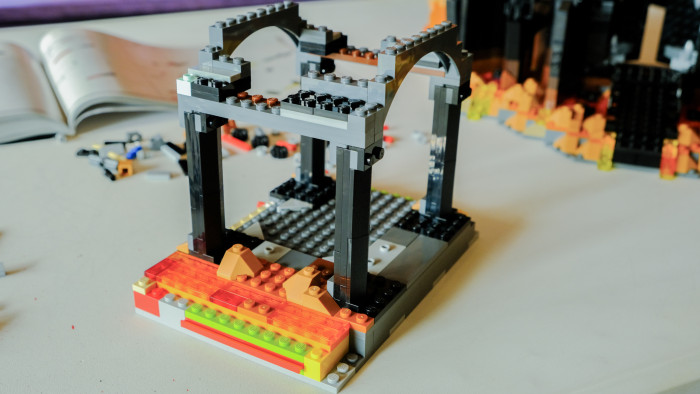 Lego Barad-Dur 10333 im Aufbau (Bild: Oliver Nickel/Golem.de)