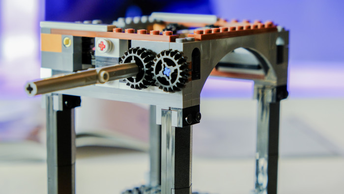 Lego Barad-Dur 10333 im Aufbau (Bild: Oliver Nickel/Golem.de)