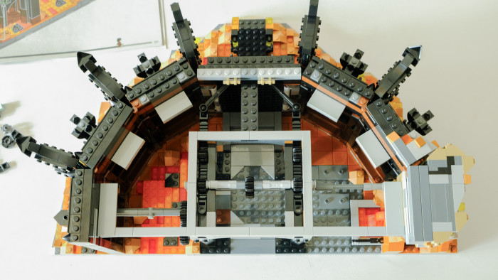 Lego Barad-Dur 10333 im Aufbau (Bild: Oliver Nickel/Golem.de)