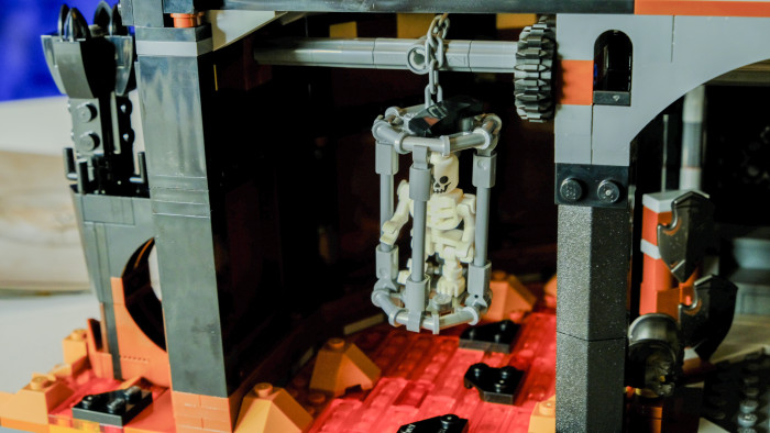 Lego Barad-Dur 10333 im Aufbau (Bild: Oliver Nickel/Golem.de)