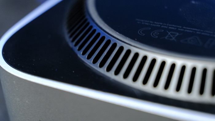 Durch Lüftungsschlitze bekommt das SoC Kaltluft ab. (Bild. Oliver Nickel/Golem.de)