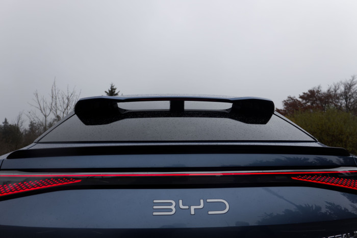 Der Auto hat zwei Spoiler. (Bild: Werner Pluta/Golem.de)