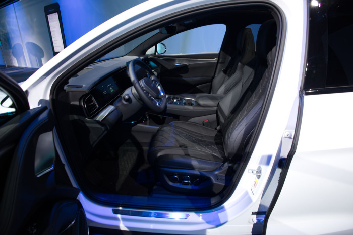 Blick in den Fahrgastraum vorne ... (Bild: Werner Pluta/Golem.de)