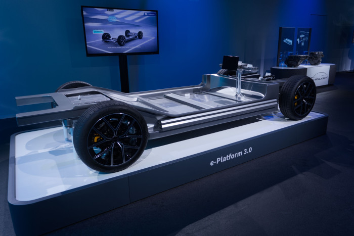 Das Fahrzeug basiert auf der verbesserten e-Platform 3.0 Evo. (Bild: Werner Pluta/Golem.de)