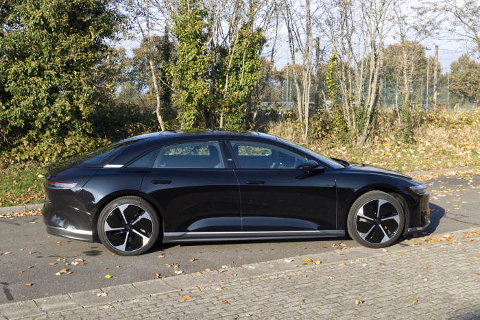 Auffällig ist die Größe: Das Auto ist knapp 5 Meter lang ... (Bild: Werner Pluta/Golem.de)