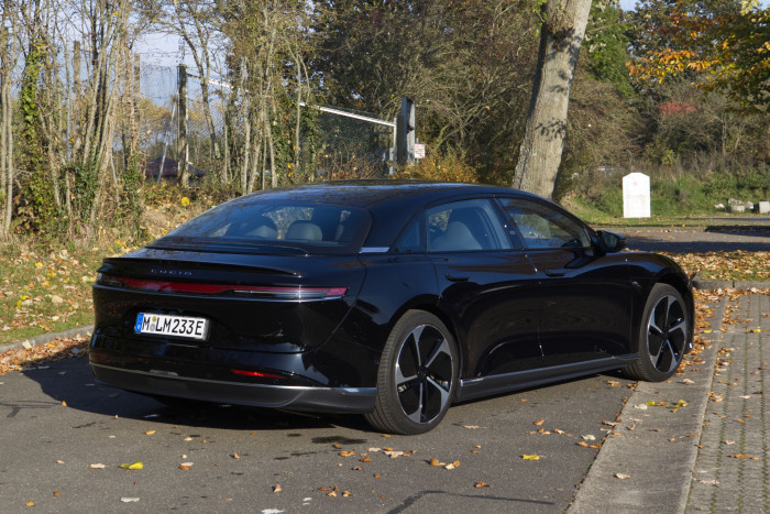 ... und 2,2 Meter breit (mit Spiegeln). (Bild: Werner Pluta/Golem.de)