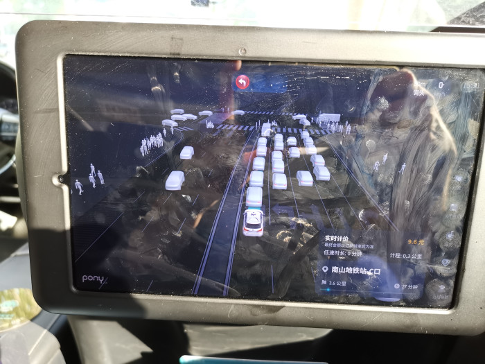 Im Robotaxis auf das Display geschaut (Achim Sawall / Golem.de)