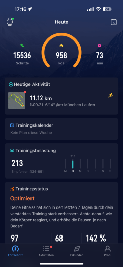 Die Coros-App zeigt alle wichtigen Informationen auf der Startseite. (Bild: Coros / Screenshot: Golem.de)