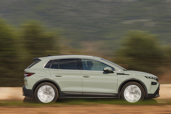 Der Elroq ist 4,49 m lang und damit etwas länger als der Karoq, aber kürzer als der Enyaq.  (Foto: Skoda)