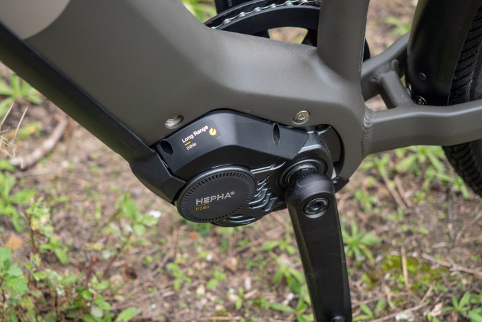 Den Mittelmotor gibt es auch noch in leistungsstärkeren Varianten. (Bild: MartinWolf/Golem.de)