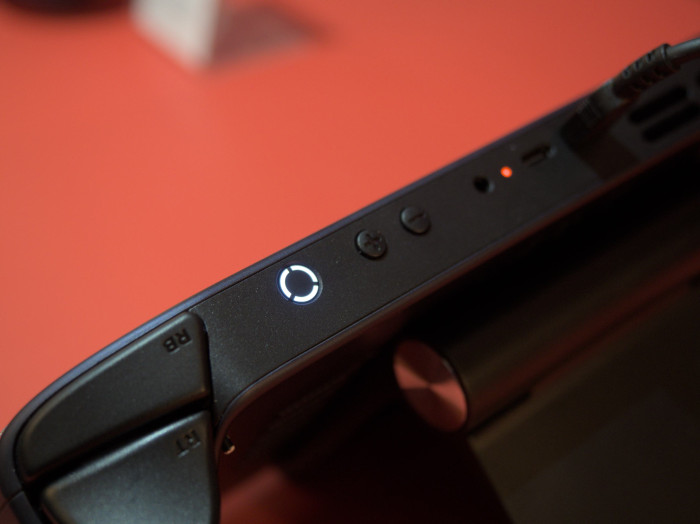 Die RGB-Beleuchtung ist im Legion-Style gehalten. (Bild: Martin Wolf/Golem.de)