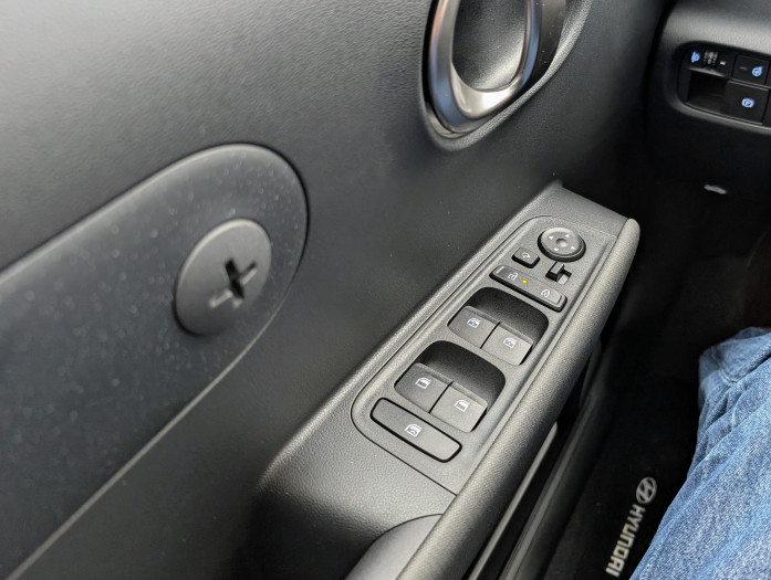 Einige Bedienelemente sind uns von anderen Hyundai- und Kia-Modellen bekannt. (Bild: Tobias Költzsch/Golem.de)