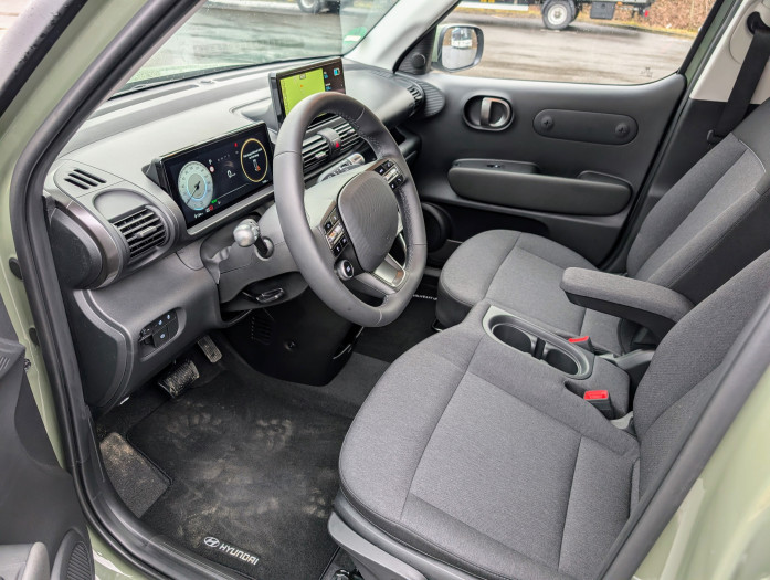 Nicht nur Fahrer und Beifahrer haben ein gutes Platzangebot. (Bild: Tobias Költzsch/Golem.de)