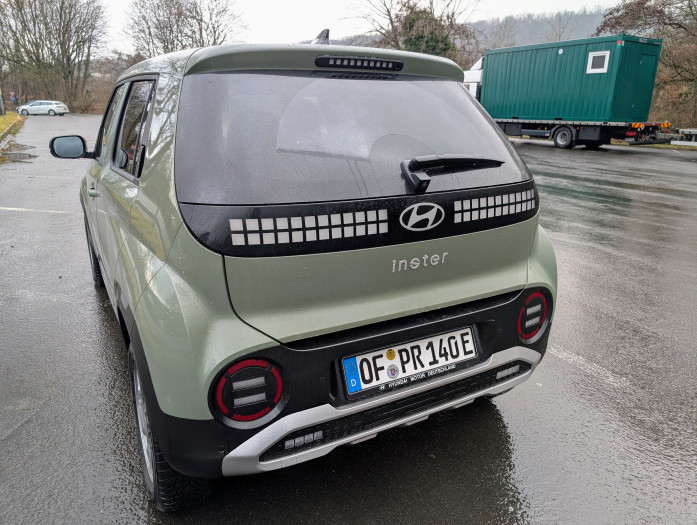 Auch hinten gibt es die Pixel-Optik. (Bild: Tobias Költzsch/Golem.de)