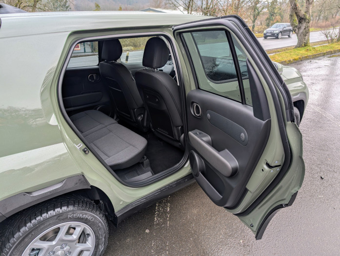 ... was den Einstieg hinten stark vereinfacht. (Bild: Tobias Költzsch/Golem.de)