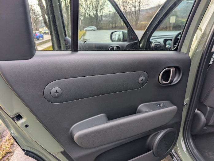 ... ebenso an den Hintertüren. (Bild: Tobias Költzsch/Golem.de)