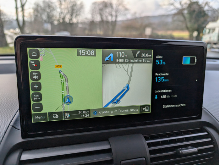 Das Design des Navigationssystems finden wir etwas altbacken. (Bild: Tobias Költzsch/Golem.de)