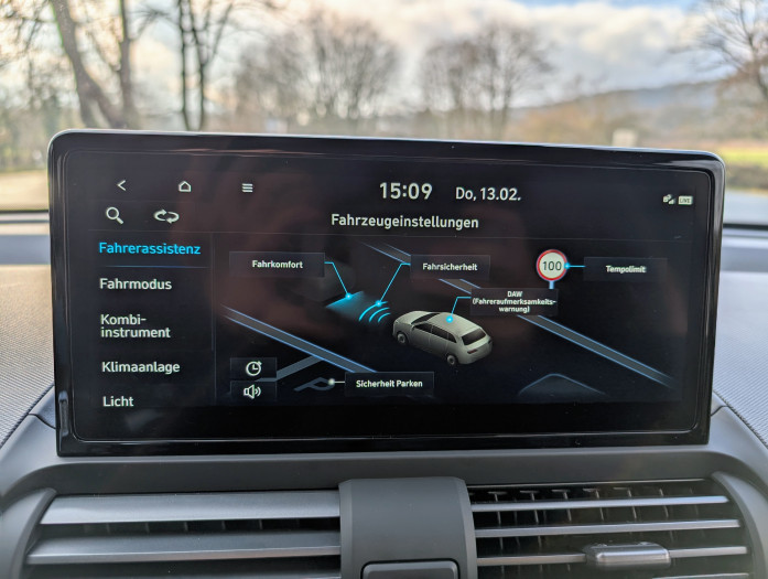 Die Einstellungen sind von anderen Hyundai- und Kia-Modellen bekannt. (Bild: Tobias Költzsch/Golem.de)