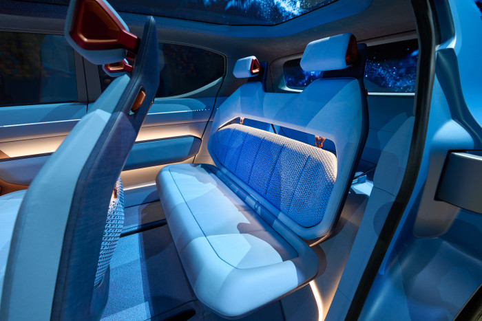 Die Fondtüren werden daher hinten angeschlagen. (Foto: Kia)