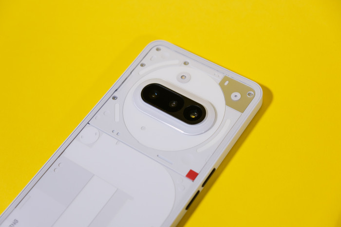 Das Nothing Phone (3a) hat erstmals ein Teleobjektiv mit dreifacher Vergrößerung. (Bild: Tobias Költzsch/Golem.de)
