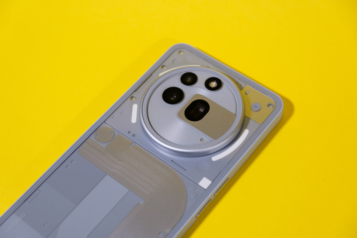 Das Nothing Phone (3a) Pro hat ebenfalls ein Teleobjektiv - allerdings in Periskopbauweise und mit 4,3-facher Vergrößerung. (Bild: Tobias Költzsch/Golem.de)