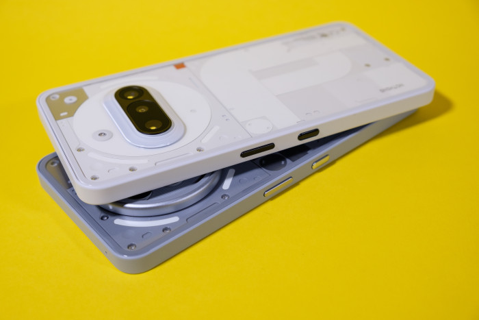 Beide Modelle haben einen zusätzlichen Knopf für den Essential Space. (Bild: Tobias Költzsch/Golem.de)