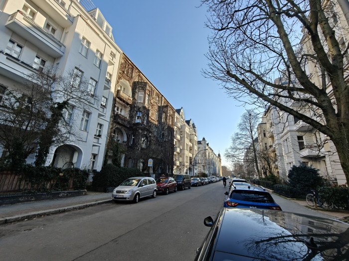 Die Superweitwinkelkamera hat einen Bildwinkel von 120 Grad. (Bild: Tobias Költzsch/Golem.de)