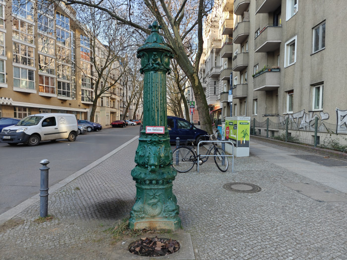 ... bleiben die Schatten übrig. Auch die im Hintergrund mit entfernten Autos hinterlassen sichtbare Spuren. (Bild: Tobias Költzsch/Golem.de)
