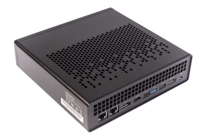 Ein schickes Metallgehäuse mit vielen Anschlüssen... (Bild: Martin Wolf/Golem.de)