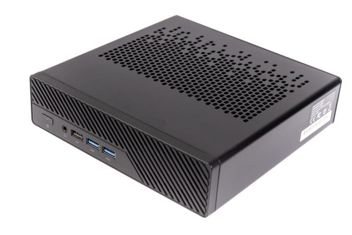 ...auch an der Vorderseite zeichnet den Kompaktrechner aus. (Bild: Martin Wolf/Golem.de)