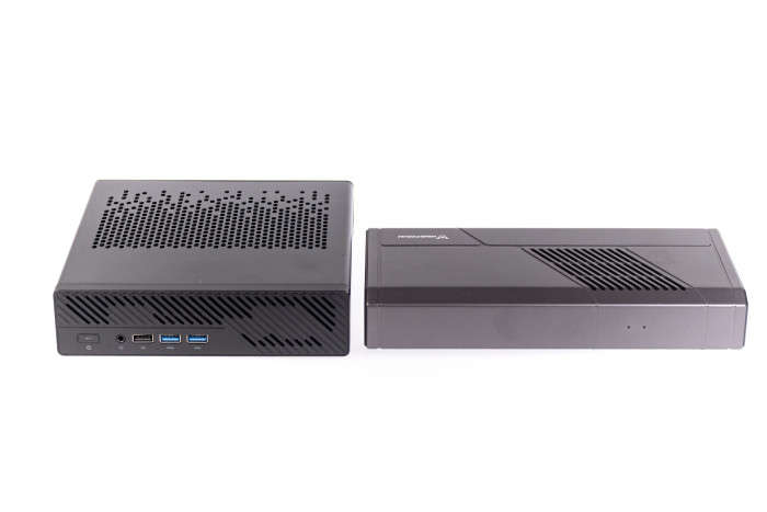 Die beiden Geräte nehmen wenig Platz ein. (Bild: Martin Wolf/Golem.de)