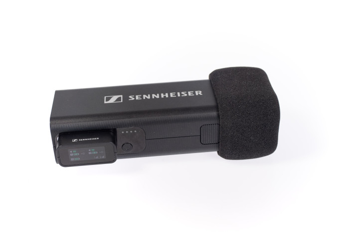 Der Empfänger kann ebenfalls herausgenommen werden. (Bild: Andrea Maurer/Golem.de)