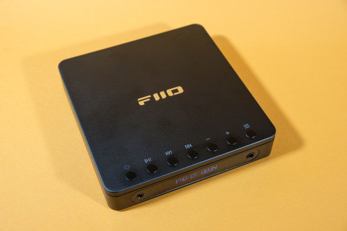 Der DM13 ist aus Metall und hochwertig verarbeitet - zieht aber sowohl Staub als auch Fingerabdrücke an. (Bild: Tobias Költzsch/Golem.de)