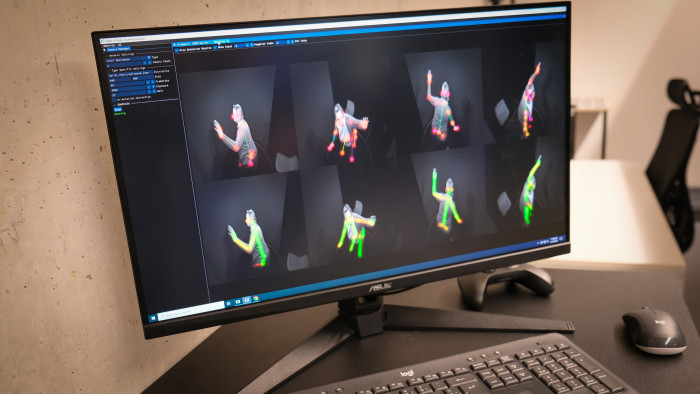 Die Software analysiert die Bewegungen der Person im Raum. (Bild: P. Steinlechner/Golem.de)